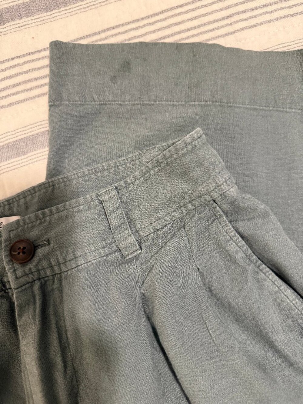 Madewell Wide Leg Pleated Cargo Pants in Linen-Blend - Picture 6 of 8